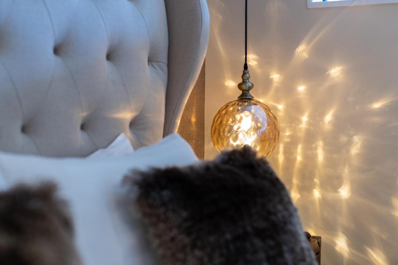 Lakes Hotel & Spa Bowness-on-Windermere Εξωτερικό φωτογραφία A light bulb