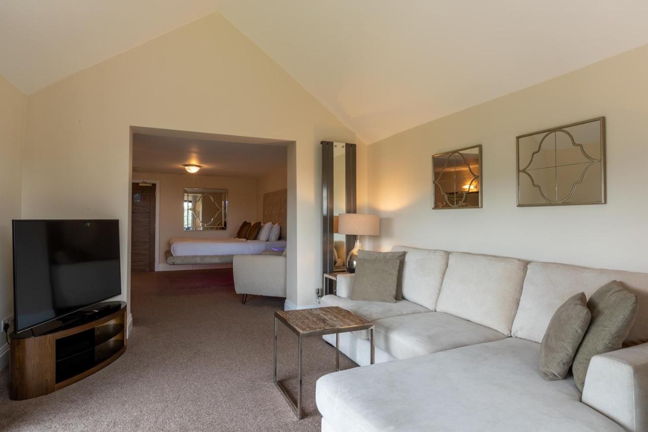 Lakes Hotel & Spa Bowness-on-Windermere Εξωτερικό φωτογραφία A suite at the Inn at the Opera