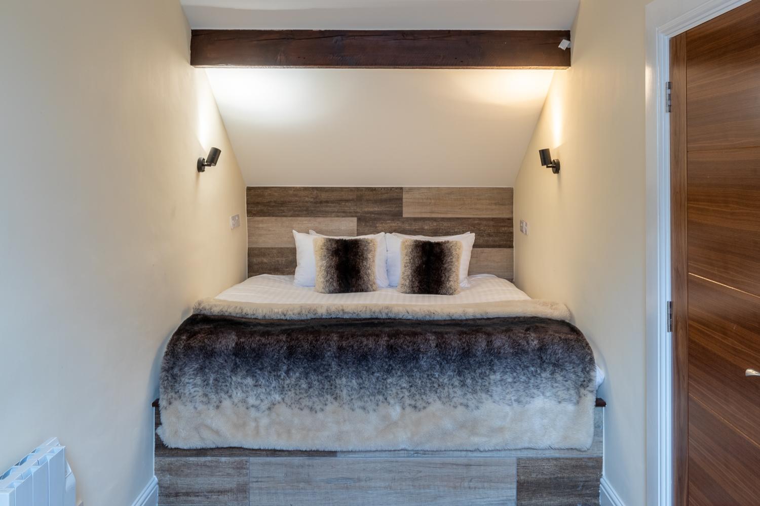 Lakes Hotel & Spa Bowness-on-Windermere Δωμάτιο φωτογραφία A bedroom at The Old Mill